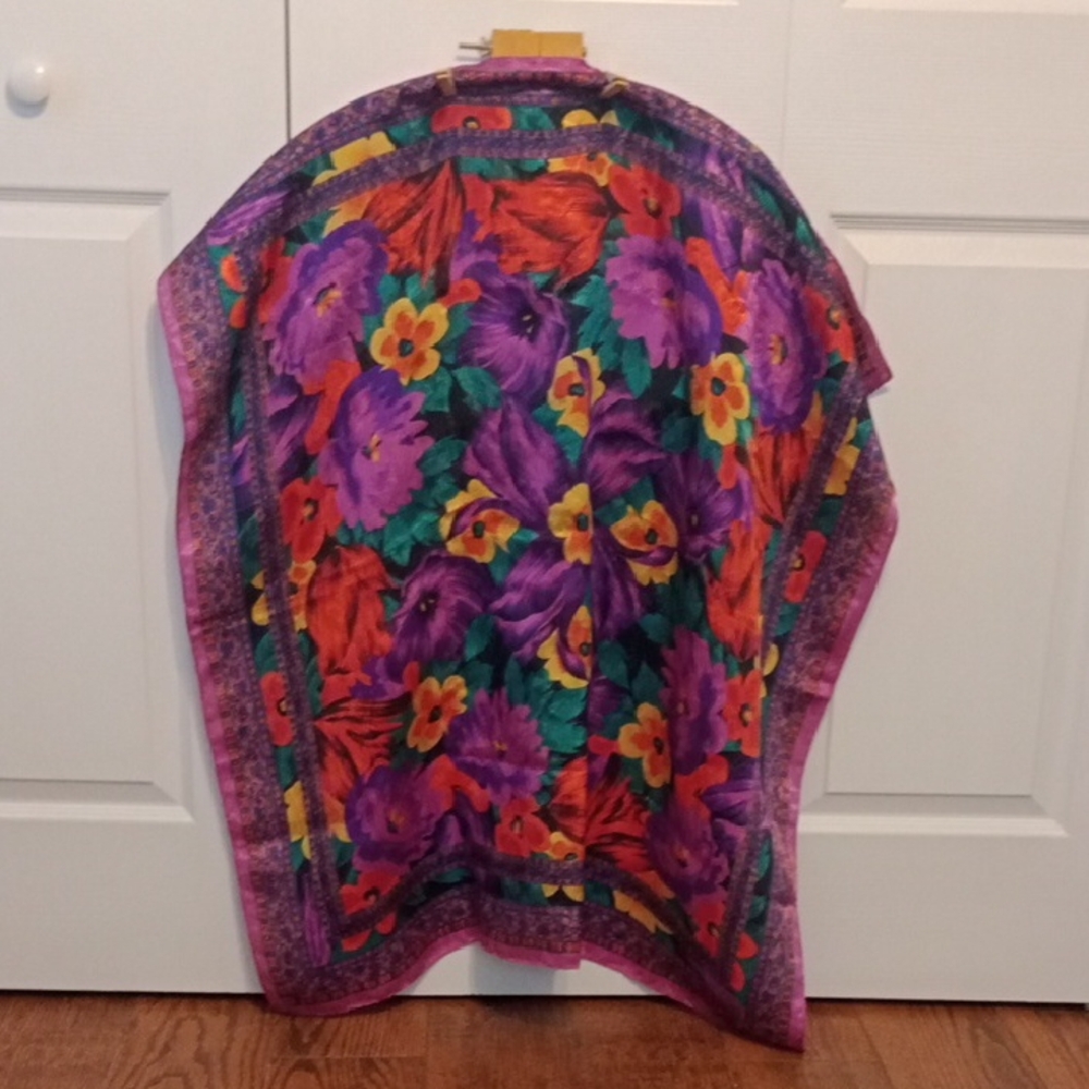 Bold Vintage Floral Patterned Scarf - Large Square